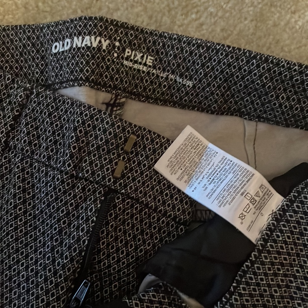 Patterned Old Navy Mid Rise Pixie Pant - image 3